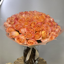 75 коралловых роз